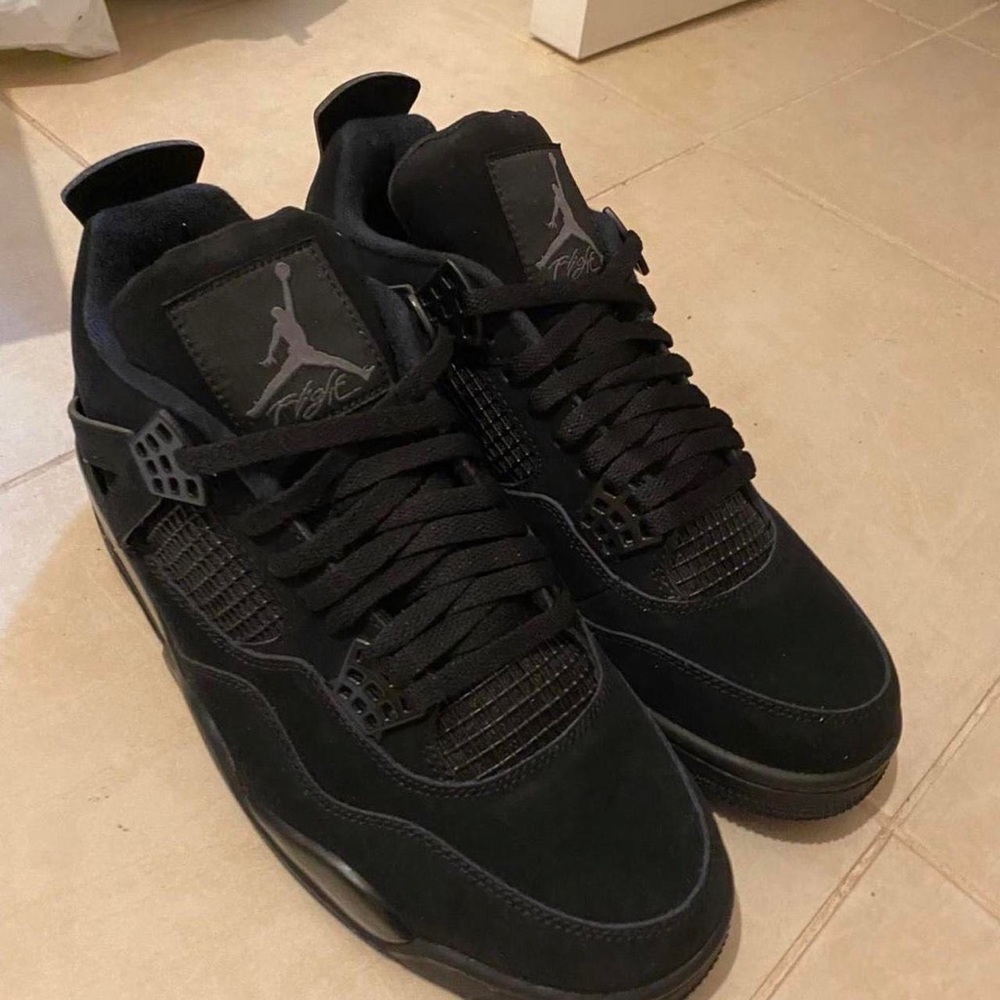 Black Cat Jordan 4